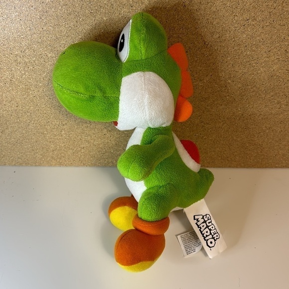 Super Mario 9 inch stuffy - Picture 2 of 5